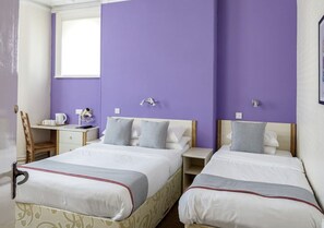 Comfort Triple Room | Laptop workspace, blackout drapes, iron/ironing board, free WiFi - Comfort Inn Blackpool Gresham (Blackpool)