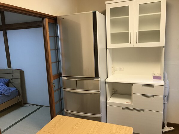 薄型テレビ、暖炉、書斎 / ワークスペース