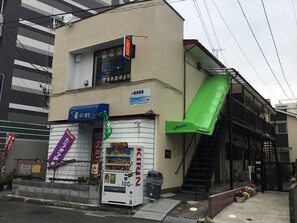 施設の正面