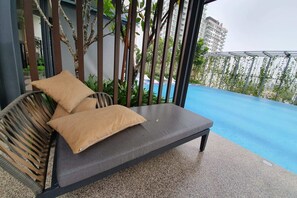 Studio cơ bản | Ban công