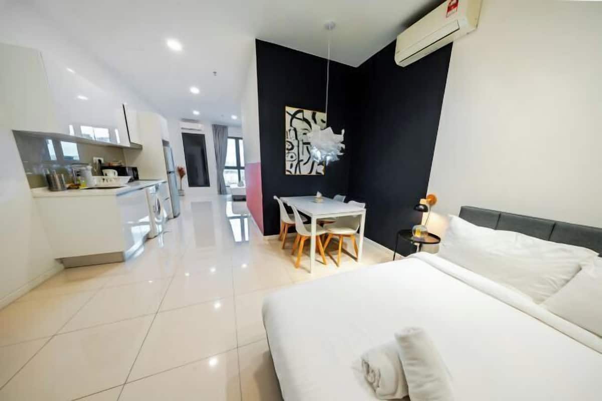 Schreibtisch, Bügeleisen/Bügelbrett