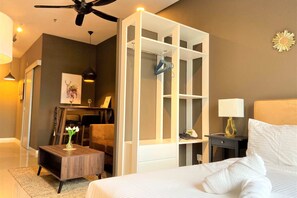 Studio Economy | Bàn, bàn ủi/dụng cụ ủi quần áo 