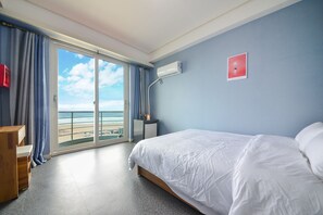 Rom, 1 queensize-seng, havutsikt | Sengetøy av topp kvalitet, blendingsgardiner og lydisolert