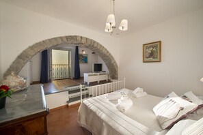 1 bedroom, iron/ironing board, travel cot, free WiFi