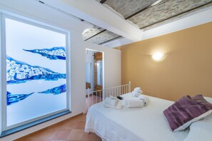 2 bedrooms, iron/ironing board, travel cot, free WiFi