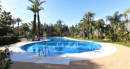 Medina Banus - Exquisite 2BR Apartment by Rafleys Near Puerto Banus, A/, Wifi