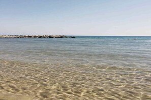 Beach nearby - Gorgeous 150 mt from the beach apartment/villetta (Plaja Grande)