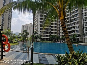 2 outdoor pools - City View Suites (Johor Bahru)