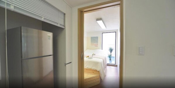 401 | 2 bedrooms, individually decorated, individually furnished, free WiFi