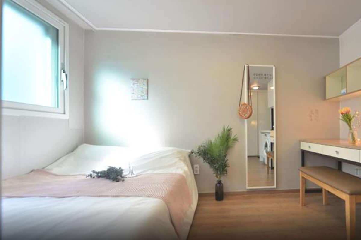 2 bedrooms, individually decorated, individually furnished, free WiFi