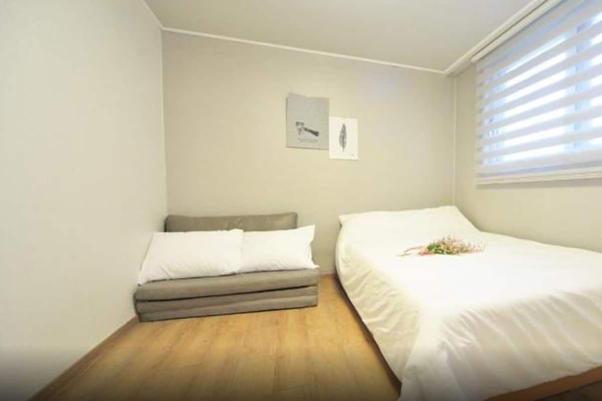 2 bedrooms, individually decorated, individually furnished, free WiFi