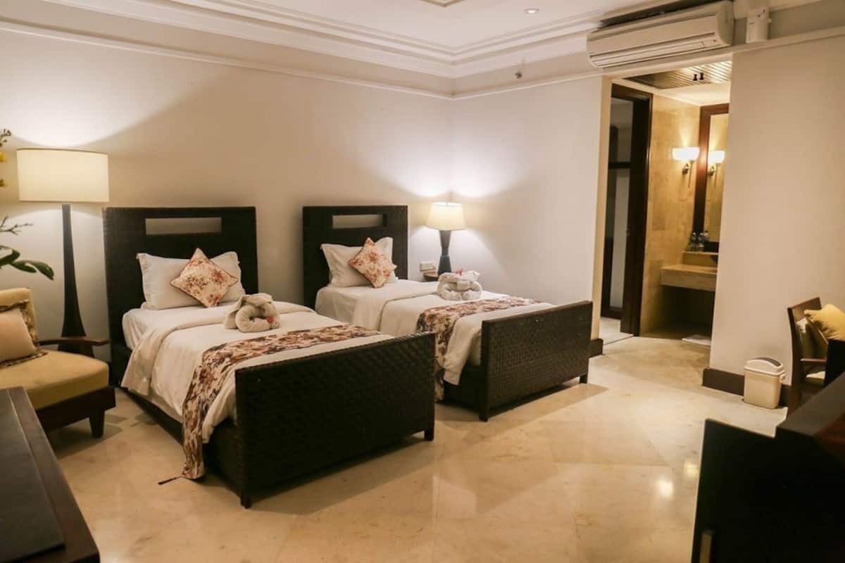 Deluxe Twin Room | 1 bedroom, minibar, in-room safe, desk
