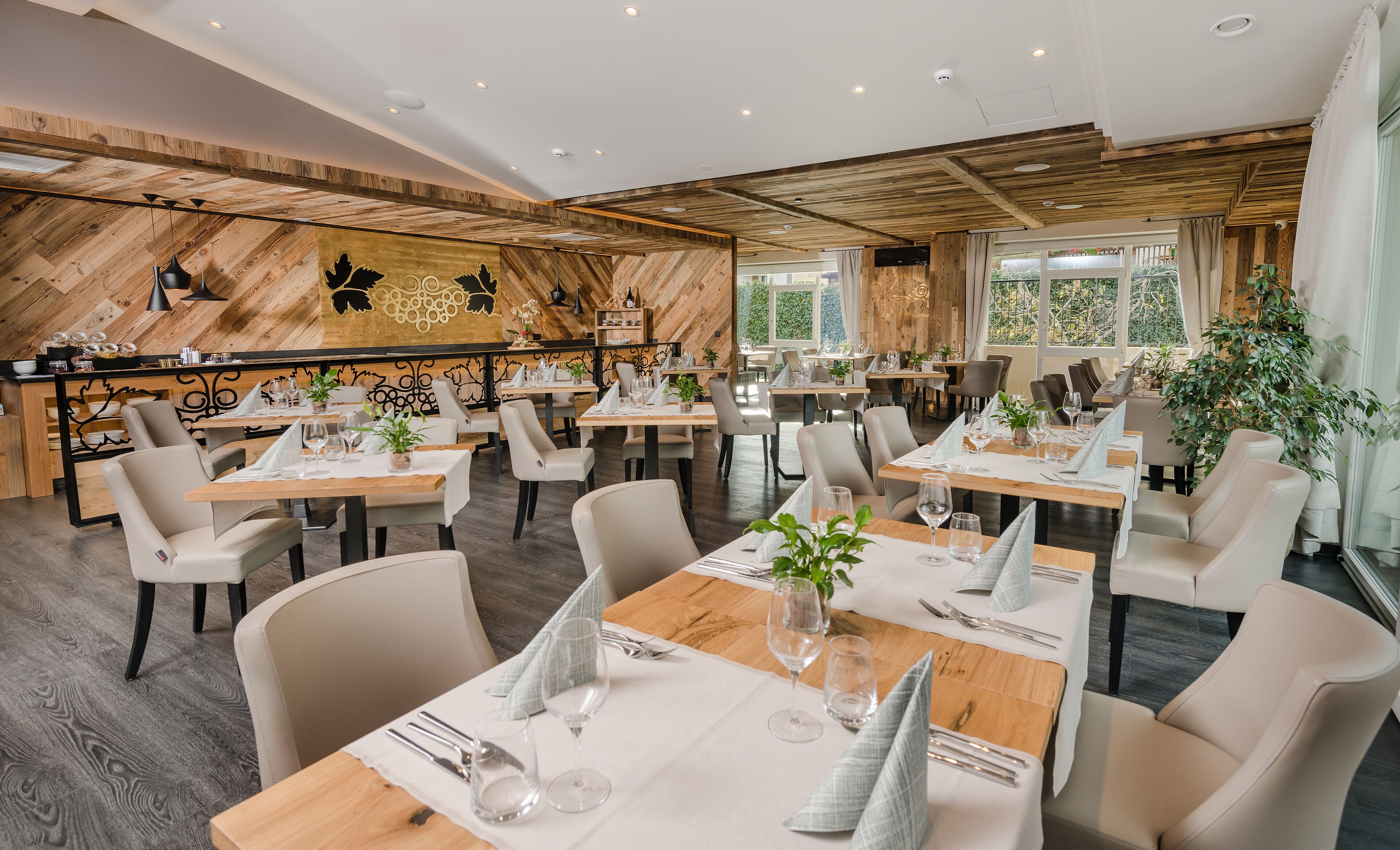 Tägliches Frühstücksbuffet (22 EUR pro Person)