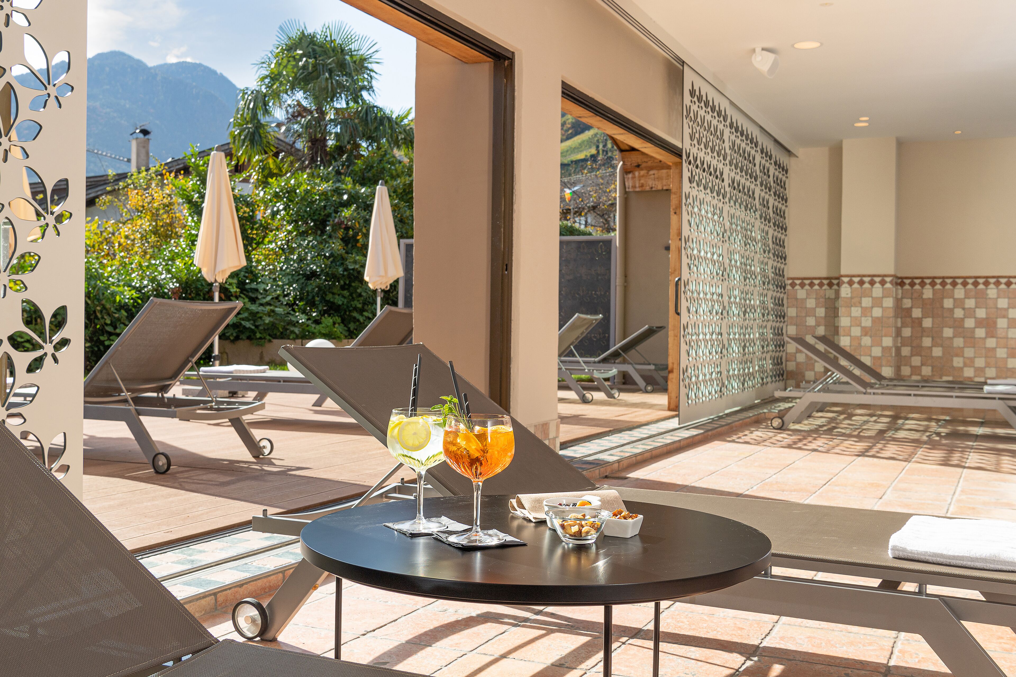 Indoor pool, sun loungers