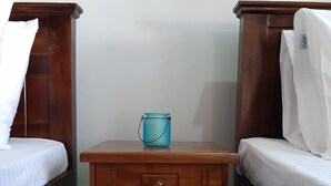 Double or Twin Room | Desk, laptop workspace, blackout curtains, soundproofing - Pearl Nest (Galle)