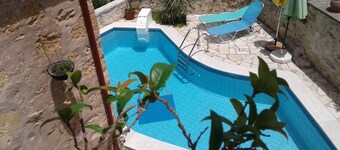 QUIET HOUSE WITH POOL IN A PRETTY VILLAGE 30 KM FROM LA CANEE