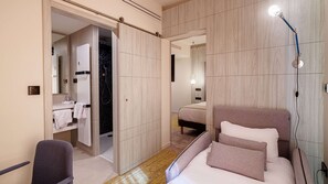 經典客房, 1 張特大雙人床, 非吸煙房 (with Single Sofabed) | 高級寢具、特厚豪華床墊、房內夾萬、獨特設計