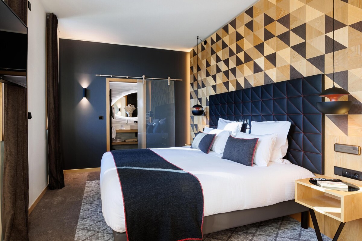 Chambre supérieure, 1 très grand lit, non-fumeur | Literie de qualité, lit avec matelas à plateau-coussin