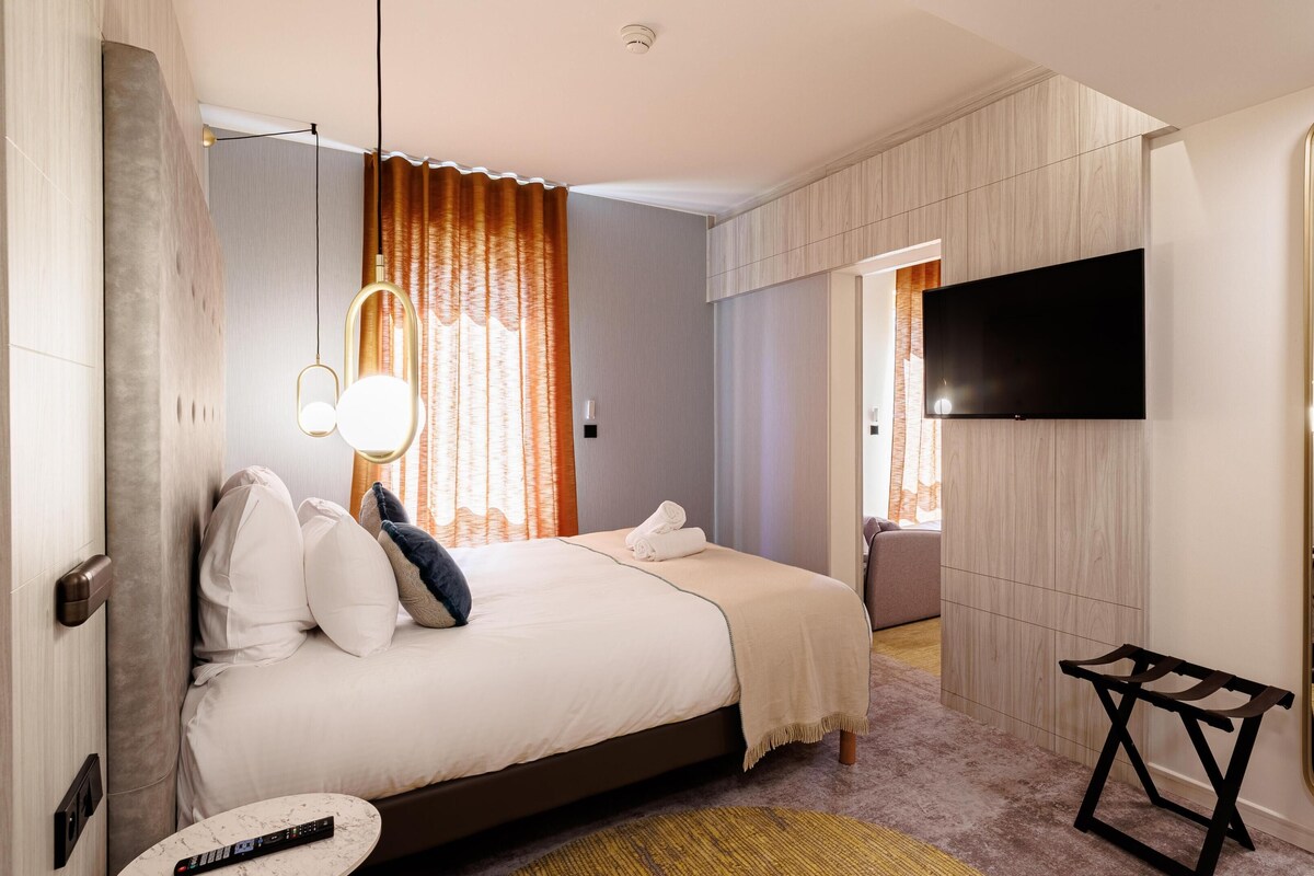 Chambre classique, 1 très grand lit, non-fumeur (with Single Sofabed) | Literie de qualité, lit avec matelas à plateau-coussin