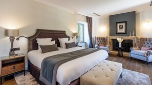 Premium bedding, pillow-top beds, minibar, in-room safe - Domaine de Dolomieu, BW Premier Collection (Dolomieu)
