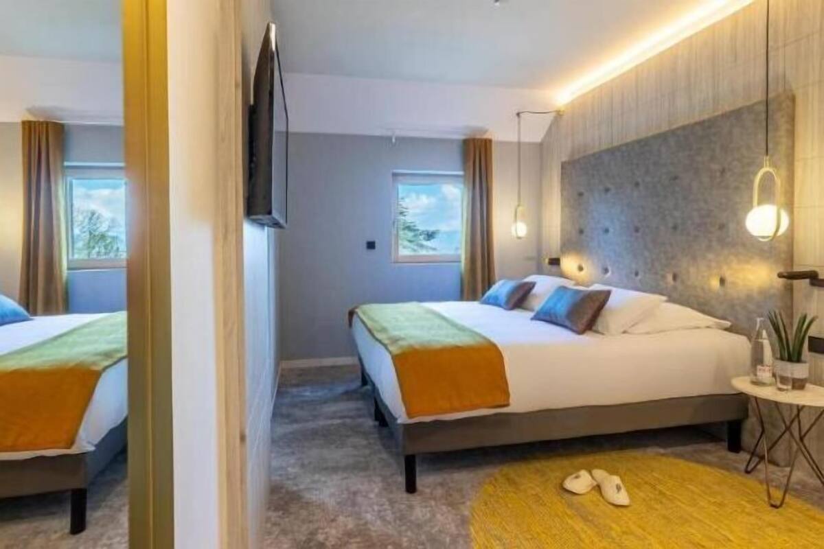 Ropa de cama de alta calidad, colchones con acolchado adicional, minibar