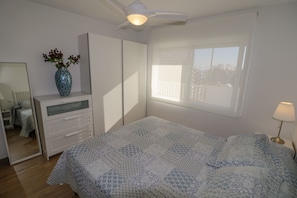 2 bedrooms, iron/ironing board, internet, bed sheets