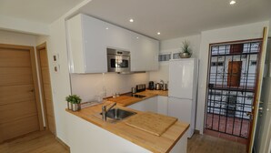 Coffee/tea maker, fridge, microwave, stovetop - New sunny close to the beach sea views (Benalmádena)