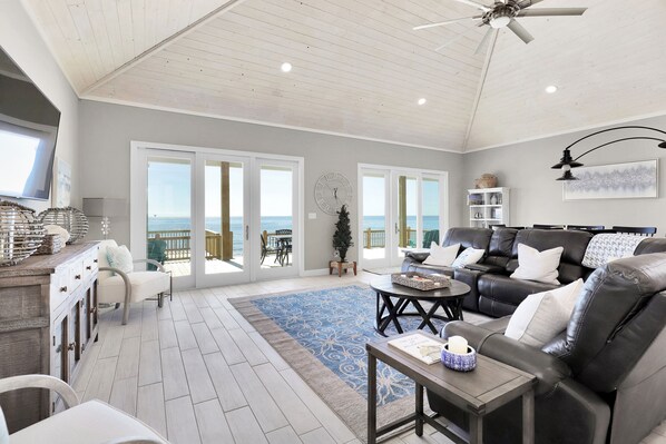 TV - Shangri-LA | on the beach. Pool. Pets welcome. Large house (Dauphin Island)