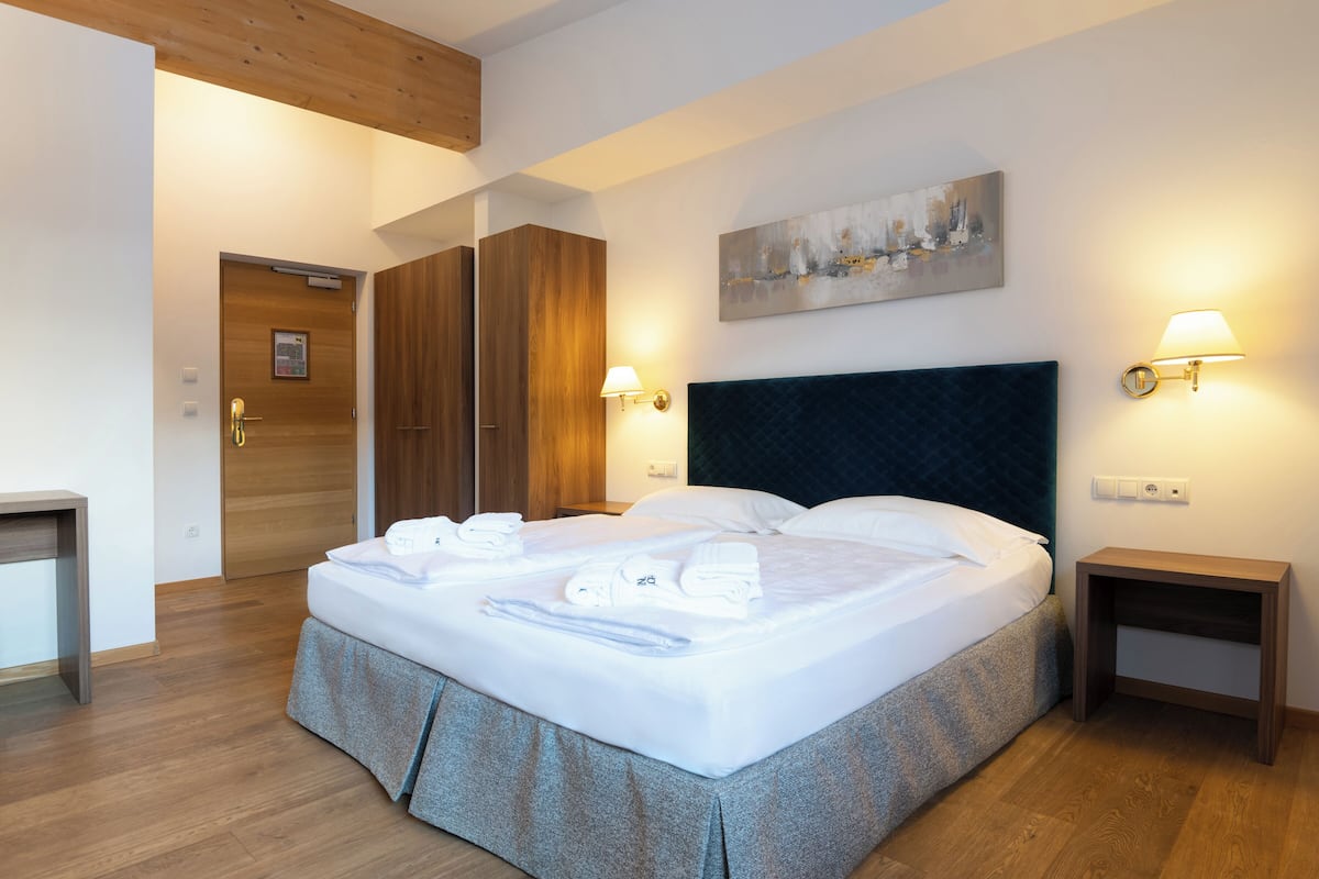 Romantisches Doppelzimmer | 2 Schlafzimmer, Zimmersafe, individuell dekoriert