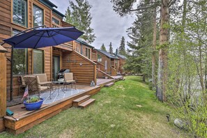 Outdoor dining - 7 Mi to Ski: Waterfront Townhome in Frisco! (Frisco)