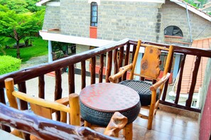 Unika möbler, skrivbord, arbetsyta för laptop och gratis wi-fi