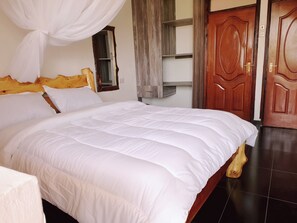 Deluxe dubbelrum - balkong | Unika möbler, skrivbord, arbetsyta för laptop och gratis wi-fi