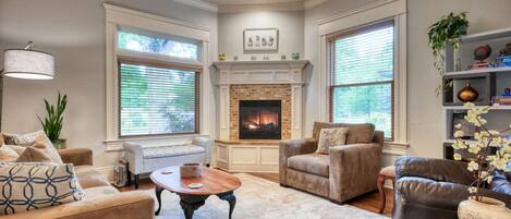 Smart TV, fireplace, stereo