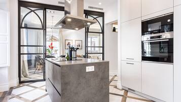 Réfrigérateur, micro-ondes, four, lave-vaisselle