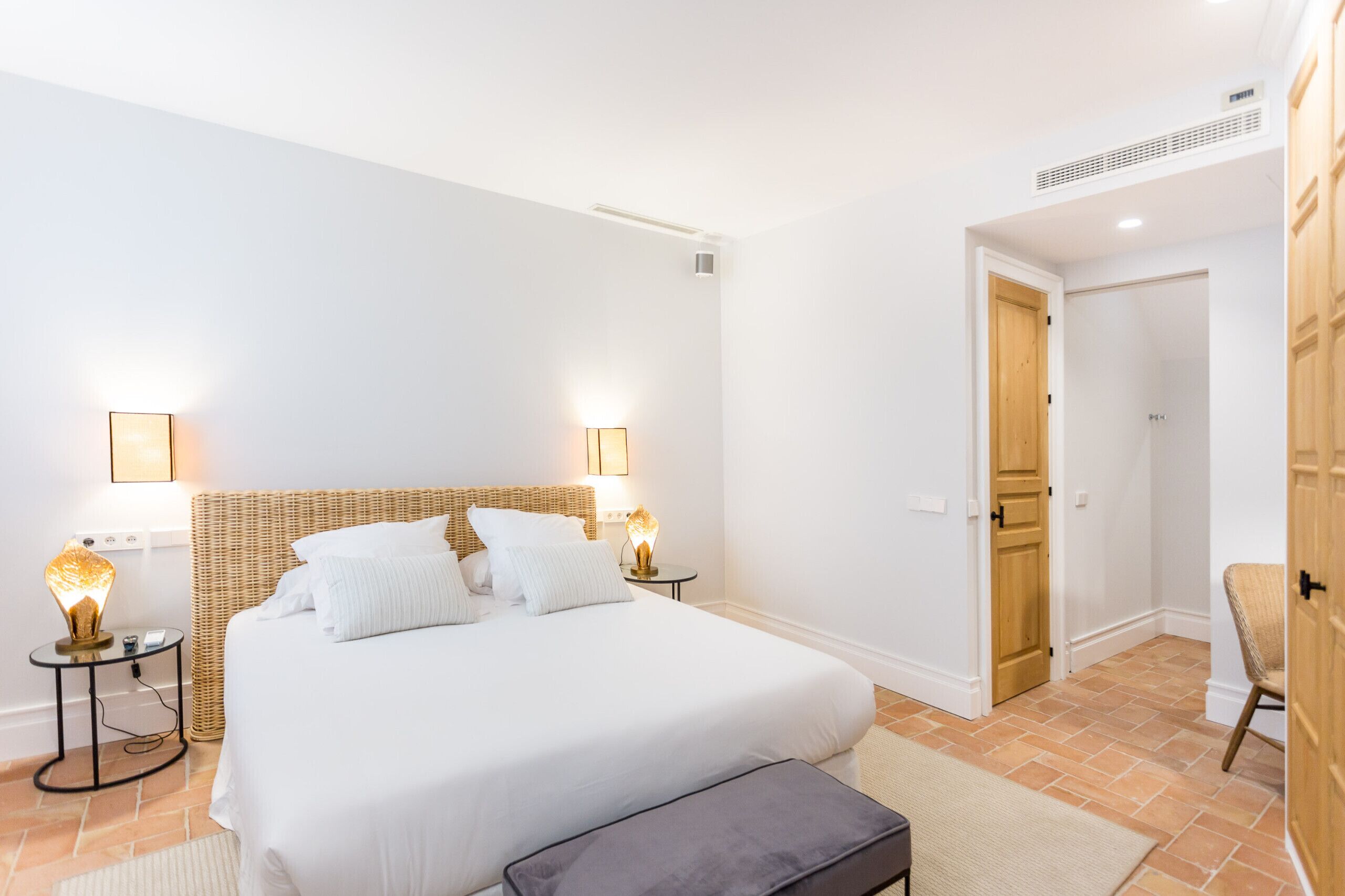 4 chambres, fer et planche à repasser, lit parapluie, Wi-Fi gratuit