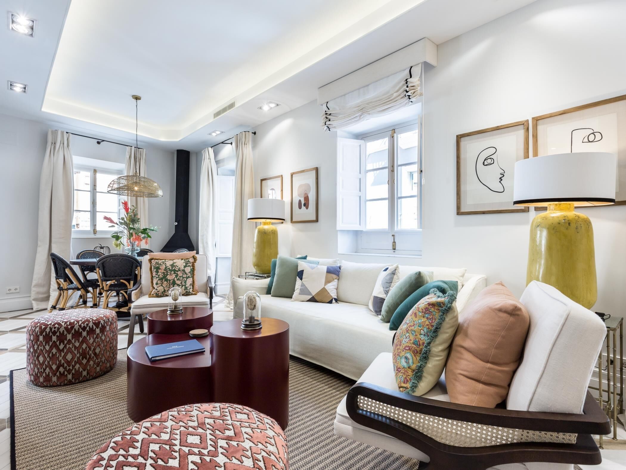 Een televisie en een stereo