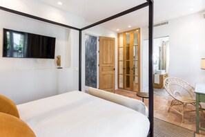 4 habitaciones, tabla de planchar con plancha y cuna de viaje 