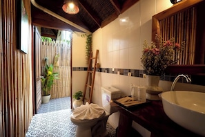 Villa familiare, 3 camere da letto, piscina privata | Bagno | Doccia, soffione a pioggia, asciugacapelli, accappatoio