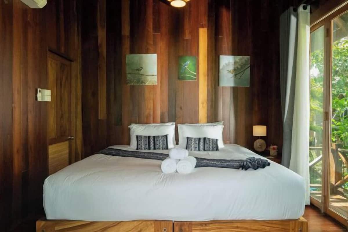 2 bedrooms, in-room safe, desk, laptop workspace