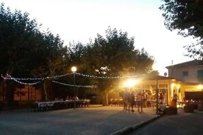 Front of property – evening/night - Camping de l'Ardèche (Salavas)