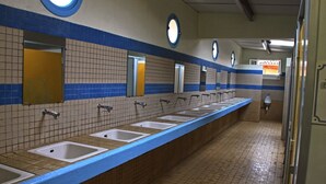 Tent | Bathroom | Shower, towels, toilet paper - Camping de l'Ardèche (Salavas)