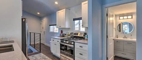 冷蔵庫、電子レンジ、コンロ、食器洗い機