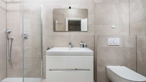 Dusche, Haartrockner, Handtücher