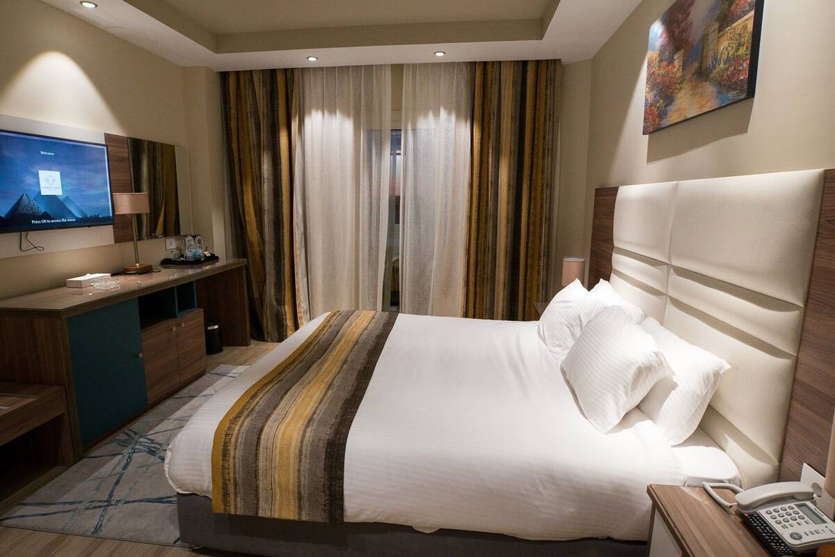 Minibar, iron/ironing board (on request), WiFi (free), bed sheets
