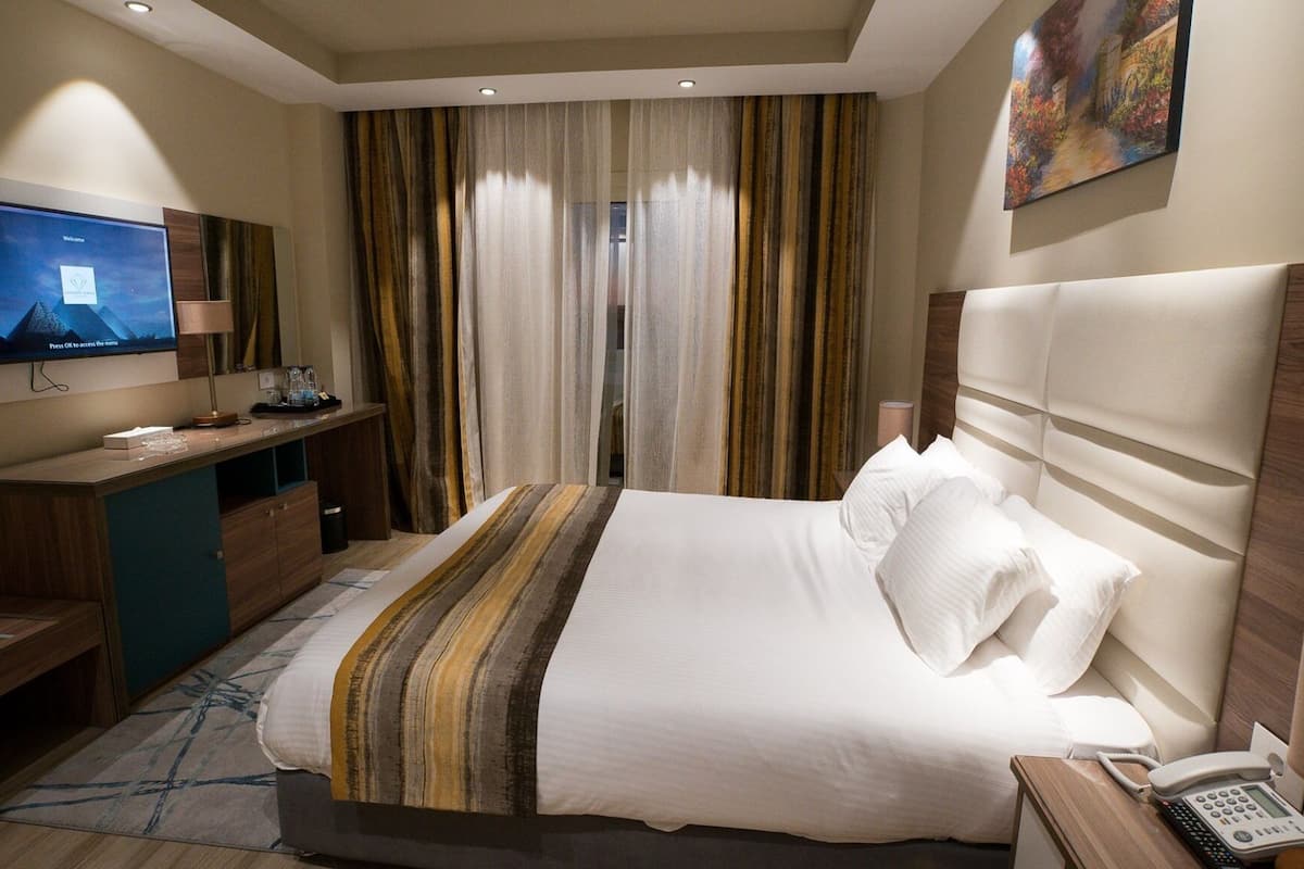 1 bedroom, minibar, iron/ironing board, free WiFi