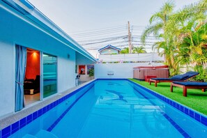 Outdoor pool - Suk Sabai Tropical Pool Villa (Pattaya)