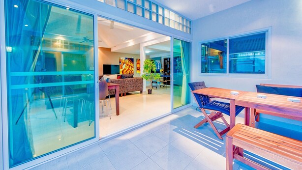 Interior entrance - Suk Sabai Tropical Pool Villa (Pattaya)