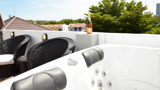 Bañera de hidromasaje privada