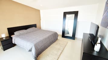 4-Bedroom Townhome | 4 bedrooms, desk, iron/ironing board, free WiFi