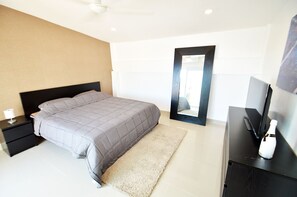 4-Bedroom Townhome | 4 개의 침실, 책상, 다리미/다리미판, 무료 WiFi